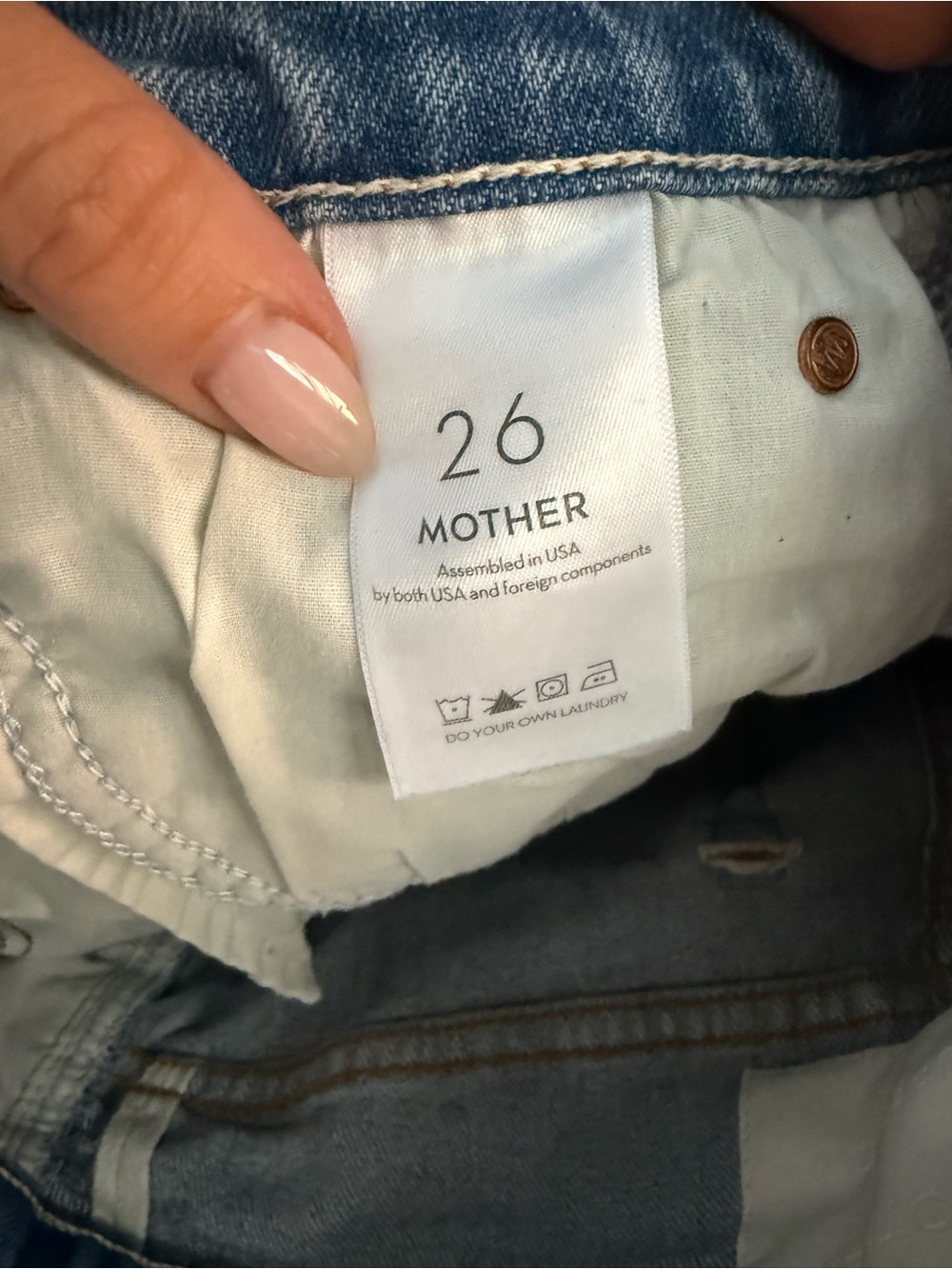 MOTHER • high waisted Smokin’ short fray denim shorts resting beach face size 26 - Picture 7 of 9